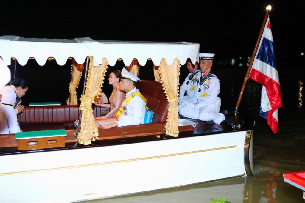 พระบาทสมเด็จพระเจ้าอยู่หัว ทรงพระกรุณาโปรดเกล้าโปรดกระหม่อมให้ สมเด็จพระนางเจ้า ฯ พระบรมราชินี เสด็จพระราชดำเนินแทนพระองค์ ไปในการพระราชพิธีทรงบำเพ็ญพระราชกุศลถวายผ้าพระกฐิน ณ วัดนิเวศธรรมประวัติ อำเภอบางปะอิน จังหวัดพระนครศรีอยุธยา