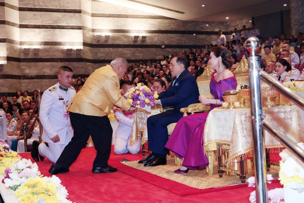 วันที่ 3 พฤศจิกายน 2567 เวลา 19.14 น. พระบาทสมเด็จพระเจ้าอยู่หัว และสมเด็จพระนางเจ้า ฯ พระบรมราชินี เสด็จพระราชดำเนินโดยรถยนต์พระที่นั่ง จากพระที่นั่งอัมพรสถาน พระราชวังดุสิต ไปทอดพระเนตรการแสดงโขนรอบปฐมทัศน์ เรื่อง รามเกียรติ์ ตอน “พระจักราวตาร” ณ หอประชุมใหญ่ ศูนย์วัฒนธรรมแห่งประเทศไทย เขตห้วยขวาง กรุงเทพมหานคร
