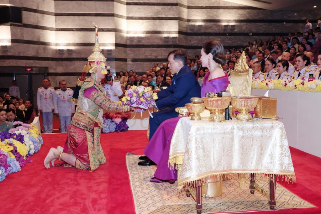 วันที่ 3 พฤศจิกายน 2567 เวลา 19.14 น. พระบาทสมเด็จพระเจ้าอยู่หัว และสมเด็จพระนางเจ้า ฯ พระบรมราชินี เสด็จพระราชดำเนินโดยรถยนต์พระที่นั่ง จากพระที่นั่งอัมพรสถาน พระราชวังดุสิต ไปทอดพระเนตรการแสดงโขนรอบปฐมทัศน์ เรื่อง รามเกียรติ์ ตอน “พระจักราวตาร” ณ หอประชุมใหญ่ ศูนย์วัฒนธรรมแห่งประเทศไทย เขตห้วยขวาง กรุงเทพมหานคร