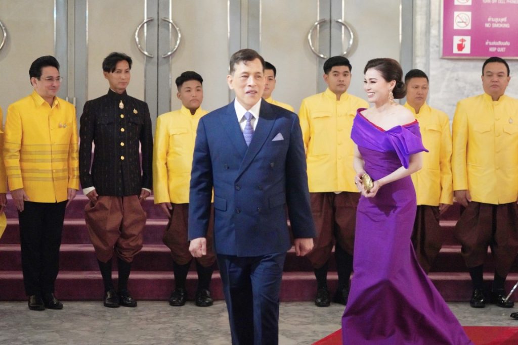 วันที่ 3 พฤศจิกายน 2567 เวลา 19.14 น. พระบาทสมเด็จพระเจ้าอยู่หัว และสมเด็จพระนางเจ้า ฯ พระบรมราชินี เสด็จพระราชดำเนินโดยรถยนต์พระที่นั่ง จากพระที่นั่งอัมพรสถาน พระราชวังดุสิต ไปทอดพระเนตรการแสดงโขนรอบปฐมทัศน์ เรื่อง รามเกียรติ์ ตอน “พระจักราวตาร” ณ หอประชุมใหญ่ ศูนย์วัฒนธรรมแห่งประเทศไทย เขตห้วยขวาง กรุงเทพมหานคร