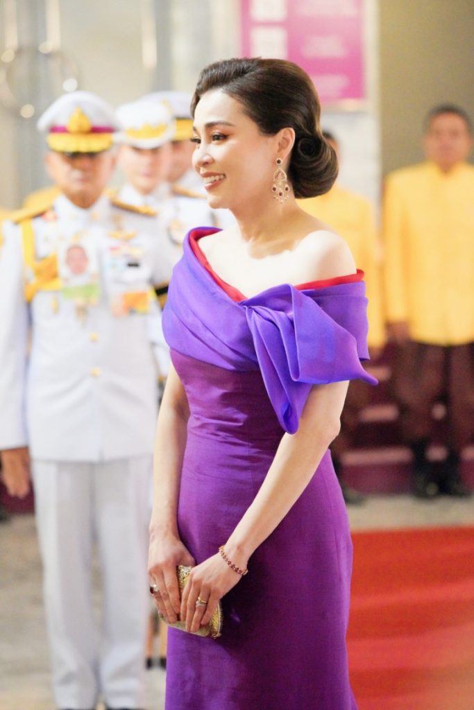 วันที่ 3 พฤศจิกายน 2567 เวลา 19.14 น. พระบาทสมเด็จพระเจ้าอยู่หัว และสมเด็จพระนางเจ้า ฯ พระบรมราชินี เสด็จพระราชดำเนินโดยรถยนต์พระที่นั่ง จากพระที่นั่งอัมพรสถาน พระราชวังดุสิต ไปทอดพระเนตรการแสดงโขนรอบปฐมทัศน์ เรื่อง รามเกียรติ์ ตอน “พระจักราวตาร” ณ หอประชุมใหญ่ ศูนย์วัฒนธรรมแห่งประเทศไทย เขตห้วยขวาง กรุงเทพมหานคร