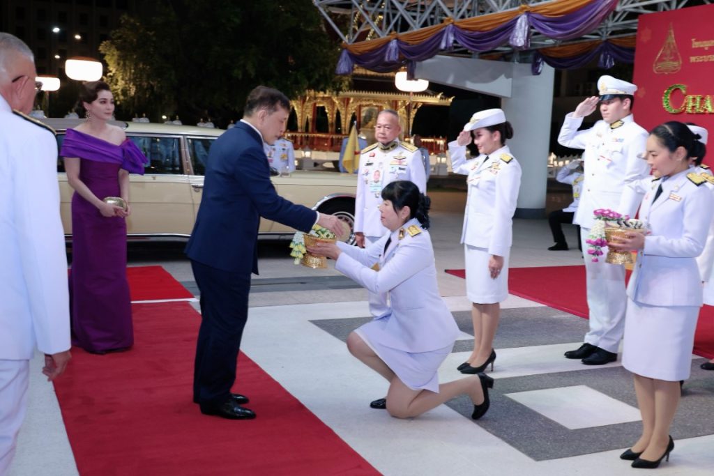 วันที่ 3 พฤศจิกายน 2567 เวลา 19.14 น. พระบาทสมเด็จพระเจ้าอยู่หัว และสมเด็จพระนางเจ้า ฯ พระบรมราชินี เสด็จพระราชดำเนินโดยรถยนต์พระที่นั่ง จากพระที่นั่งอัมพรสถาน พระราชวังดุสิต ไปทอดพระเนตรการแสดงโขนรอบปฐมทัศน์ เรื่อง รามเกียรติ์ ตอน “พระจักราวตาร” ณ หอประชุมใหญ่ ศูนย์วัฒนธรรมแห่งประเทศไทย เขตห้วยขวาง กรุงเทพมหานคร