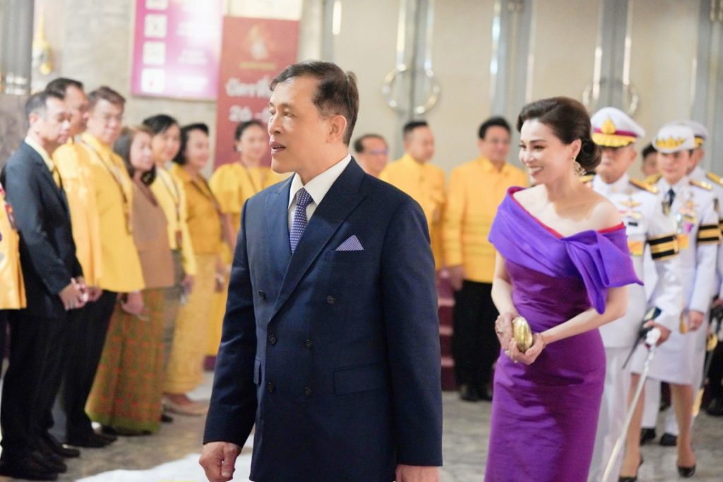 วันที่ 3 พฤศจิกายน 2567 เวลา 19.14 น. พระบาทสมเด็จพระเจ้าอยู่หัว และสมเด็จพระนางเจ้า ฯ พระบรมราชินี เสด็จพระราชดำเนินโดยรถยนต์พระที่นั่ง จากพระที่นั่งอัมพรสถาน พระราชวังดุสิต ไปทอดพระเนตรการแสดงโขนรอบปฐมทัศน์ เรื่อง รามเกียรติ์ ตอน “พระจักราวตาร” ณ หอประชุมใหญ่ ศูนย์วัฒนธรรมแห่งประเทศไทย เขตห้วยขวาง กรุงเทพมหานคร
