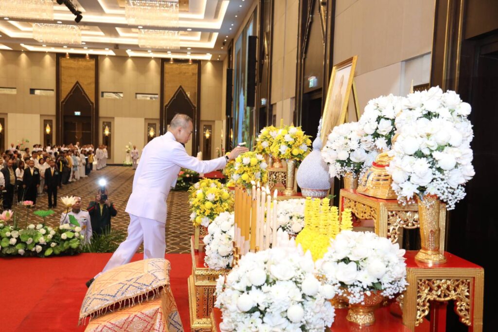 ันนี้ (2 พย 67) เวลา 08.45 น. พระบาทสมเด็จพระเจ้าอยู่หัว ทรงพระกรุณาโปรดเกล้าโปรดกระหม่อมให้ นายอำพน กิตติอำพน องคมนตรี เป็นผู้แทนพระองค์ ไปในพิธีเปิดหลักสูตร "ปูทาง สู่การตื่นรู้ ธรรมนาวา วัง" (ภาคประชาชน) ณ หอประชุมกองทัพบก เขตวังทองหลาง กรุงเทพมหานคร