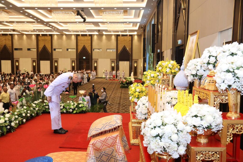 ันนี้ (2 พย 67) เวลา 08.45 น. พระบาทสมเด็จพระเจ้าอยู่หัว ทรงพระกรุณาโปรดเกล้าโปรดกระหม่อมให้ นายอำพน กิตติอำพน องคมนตรี เป็นผู้แทนพระองค์ ไปในพิธีเปิดหลักสูตร "ปูทาง สู่การตื่นรู้ ธรรมนาวา วัง" (ภาคประชาชน) ณ หอประชุมกองทัพบก เขตวังทองหลาง กรุงเทพมหานคร