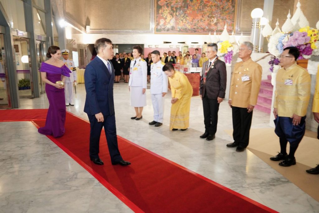 วันที่ 3 พฤศจิกายน 2567 เวลา 19.14 น. พระบาทสมเด็จพระเจ้าอยู่หัว และสมเด็จพระนางเจ้า ฯ พระบรมราชินี เสด็จพระราชดำเนินโดยรถยนต์พระที่นั่ง จากพระที่นั่งอัมพรสถาน พระราชวังดุสิต ไปทอดพระเนตรการแสดงโขนรอบปฐมทัศน์ เรื่อง รามเกียรติ์ ตอน “พระจักราวตาร” ณ หอประชุมใหญ่ ศูนย์วัฒนธรรมแห่งประเทศไทย เขตห้วยขวาง กรุงเทพมหานคร