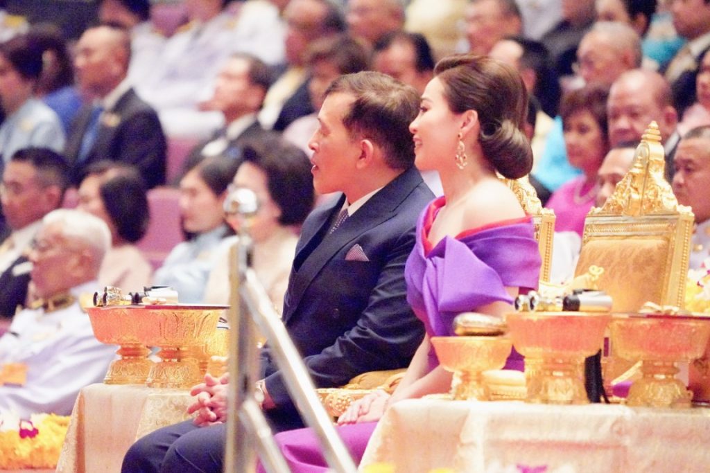 วันที่ 3 พฤศจิกายน 2567 เวลา 19.14 น. พระบาทสมเด็จพระเจ้าอยู่หัว และสมเด็จพระนางเจ้า ฯ พระบรมราชินี เสด็จพระราชดำเนินโดยรถยนต์พระที่นั่ง จากพระที่นั่งอัมพรสถาน พระราชวังดุสิต ไปทอดพระเนตรการแสดงโขนรอบปฐมทัศน์ เรื่อง รามเกียรติ์ ตอน “พระจักราวตาร” ณ หอประชุมใหญ่ ศูนย์วัฒนธรรมแห่งประเทศไทย เขตห้วยขวาง กรุงเทพมหานคร
