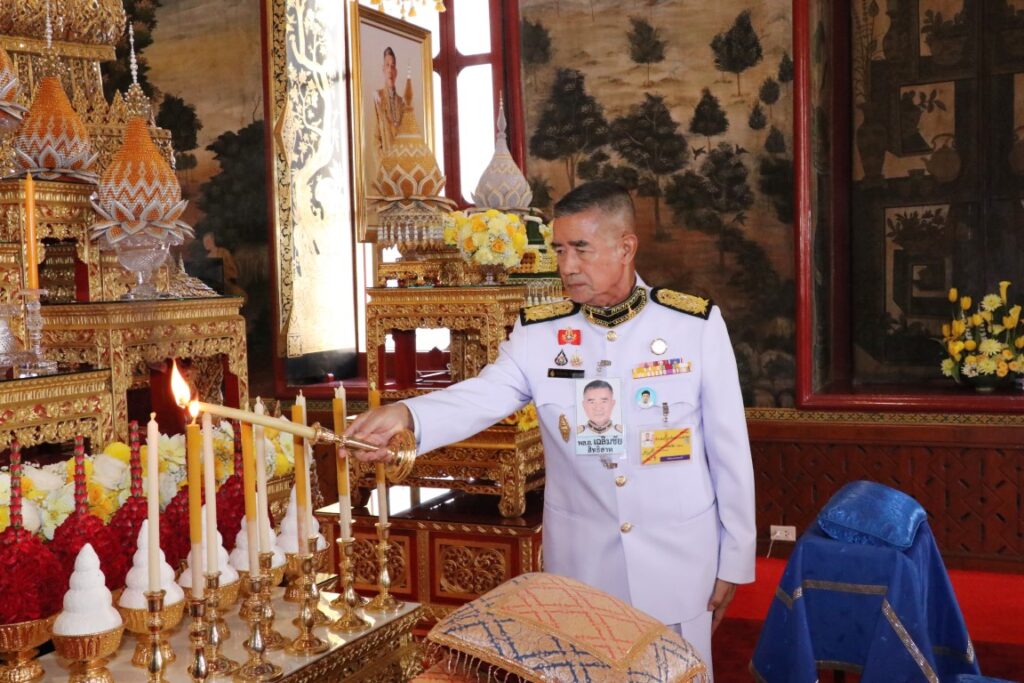 พระบาทสมเด็จพระเจ้าอยู่หัว ทรงพระกรุณาโปรดเกล้าโปรดกระหม่อมให้เชิญชุดหนังสือธรรมนาวา “วัง” และสิ่งของพระราชทาน ถวายแด่ พระธรรมวชิราภรณ์ เจ้าอาวาสวัดเทวราชกุญชร และเจ้าคณะภาค 13 ณ วัดเทวราชกุญชร เขตพระนคร กรุงเทพมหานคร