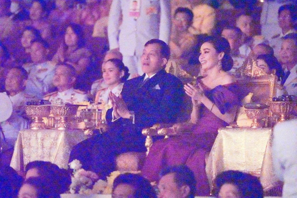 วันที่ 3 พฤศจิกายน 2567 เวลา 19.14 น. พระบาทสมเด็จพระเจ้าอยู่หัว และสมเด็จพระนางเจ้า ฯ พระบรมราชินี เสด็จพระราชดำเนินโดยรถยนต์พระที่นั่ง จากพระที่นั่งอัมพรสถาน พระราชวังดุสิต ไปทอดพระเนตรการแสดงโขนรอบปฐมทัศน์ เรื่อง รามเกียรติ์ ตอน “พระจักราวตาร” ณ หอประชุมใหญ่ ศูนย์วัฒนธรรมแห่งประเทศไทย เขตห้วยขวาง กรุงเทพมหานคร