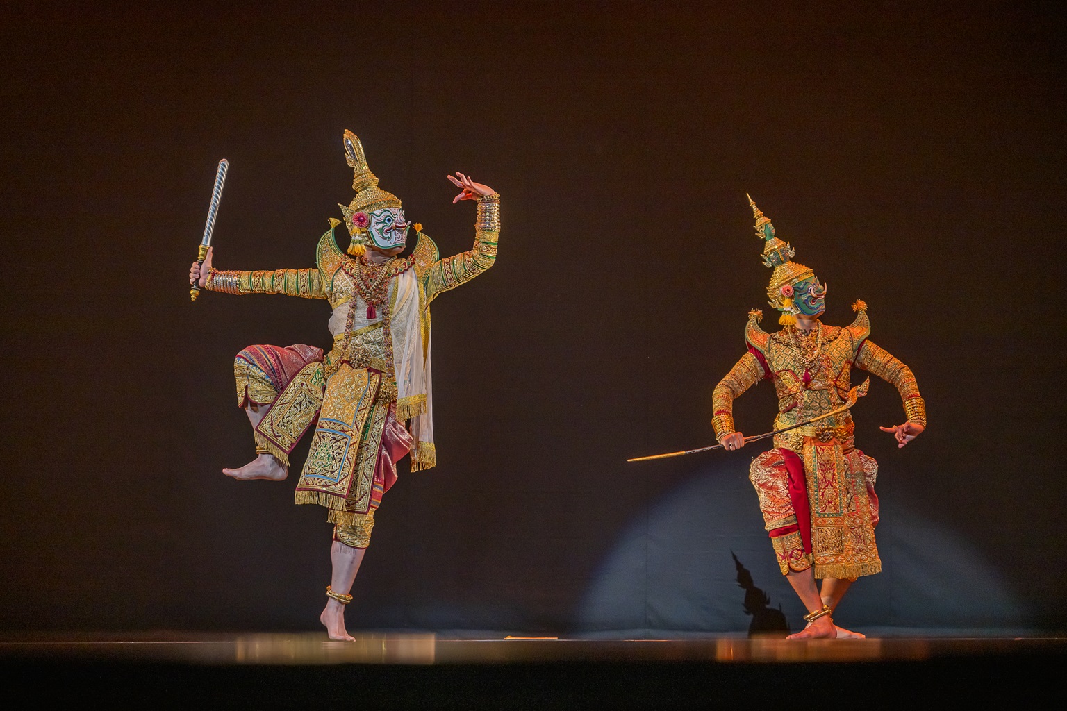 มูลนิธิส่งเสริมศิลปาชีพ ในสมเด็จพระนางเจ้าสิริกิติ์ พระบรมราชินีนาถ พระบรมราชชนนีพันปีหลวง เปิดการแสดงโขนรอบสื่อมวลชน การแสดงโขนสุดยิ่งใหญ่แห่งปี เรื่องรามเกียรติ์ ตอน “พระจักราวตาร” การแสดงสุดประทับใจ