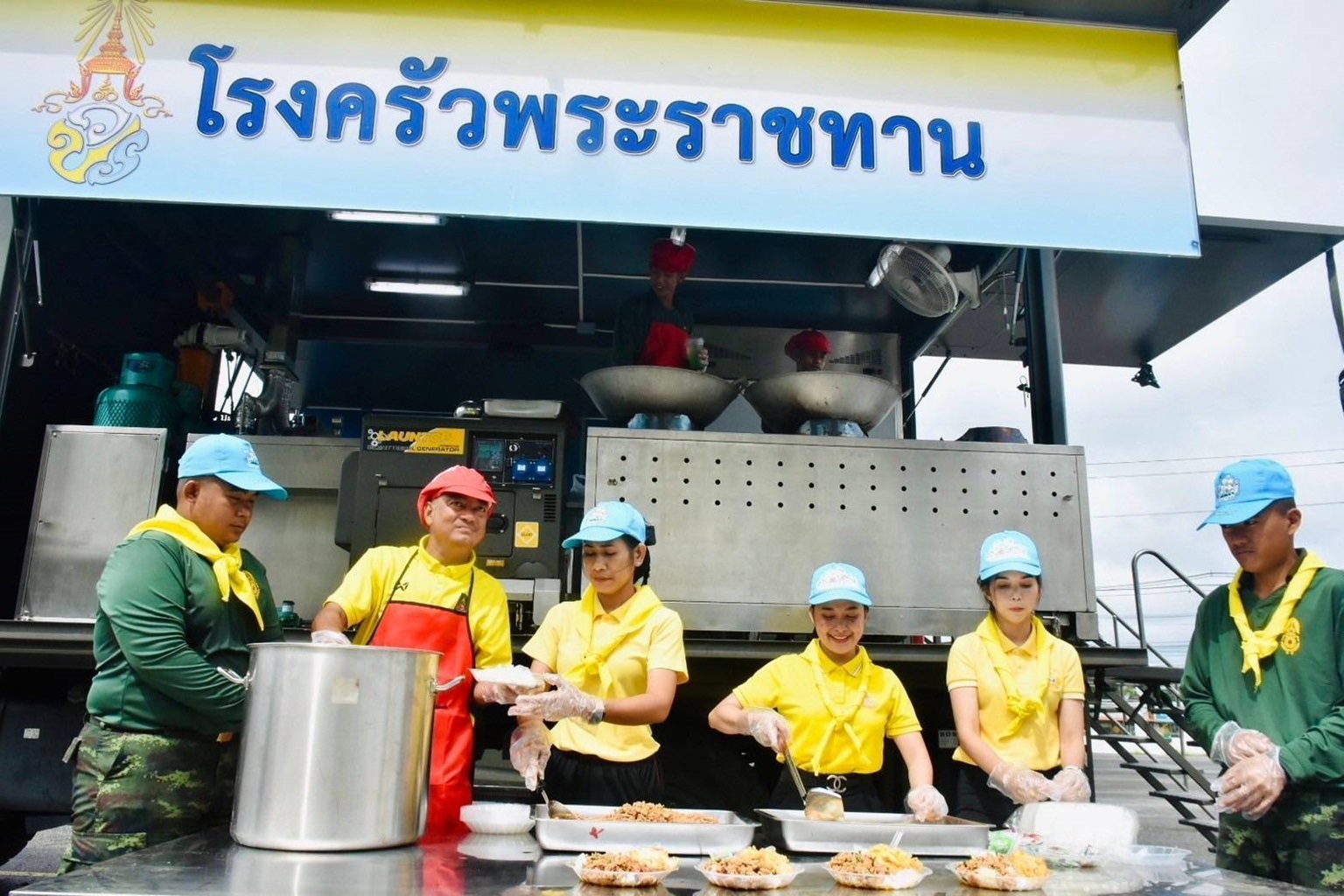 ศูนย์อำนวยการจิตอาสาพระราชทาน จัดกิจกรรม เตรียมความพร้อมการปฏิบัติงานของรถครัวพระราชทาน ณ ที่บริเวณลานหน้าศูนย์บรรเทาสาธารณภัย ค่ายเสนาณรงค์ อำเภอหาดใหญ่ จังหวัดสงขลา