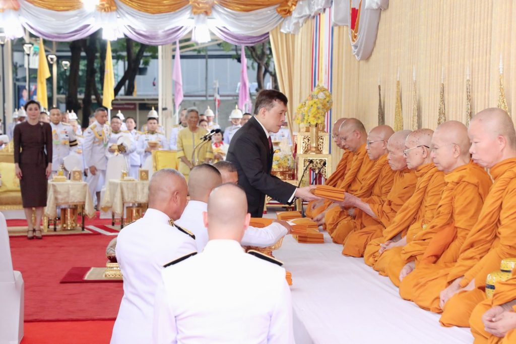 ทรงเปิดอาคาร “จักรีทศมรามาธิบดินทร์” ณ โรงพยาบาลจุฬาลงกรณ์ สภากาชาดไทย