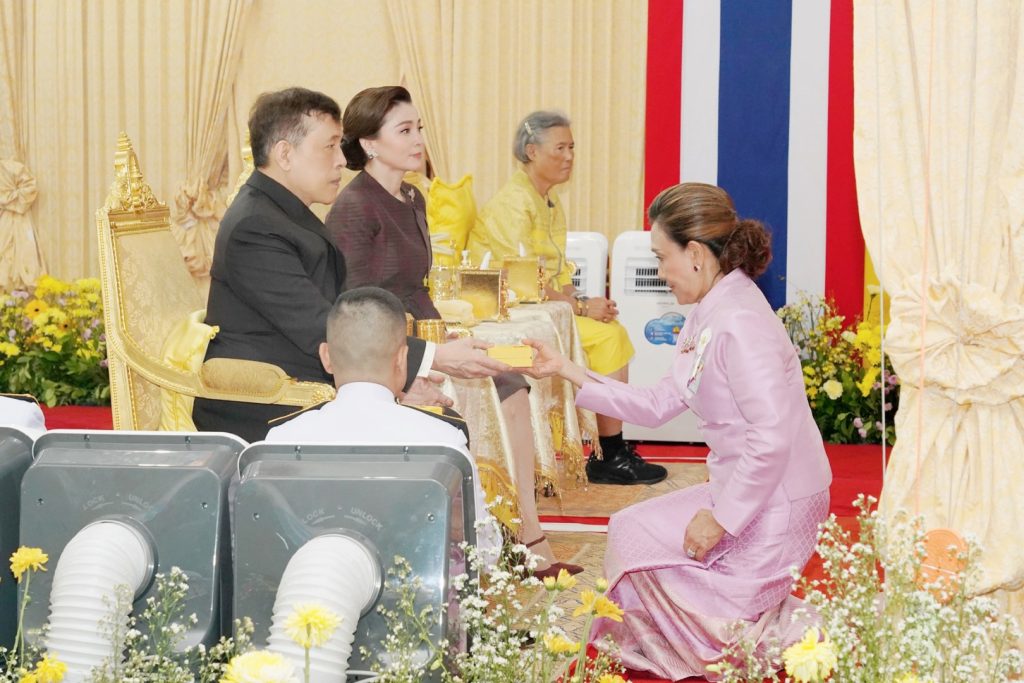 ทรงเปิดอาคาร “จักรีทศมรามาธิบดินทร์” ณ โรงพยาบาลจุฬาลงกรณ์ สภากาชาดไทย