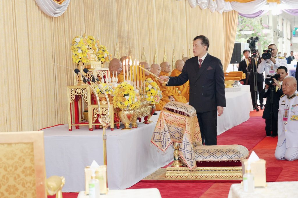 ทรงเปิดอาคาร “จักรีทศมรามาธิบดินทร์” ณ โรงพยาบาลจุฬาลงกรณ์ สภากาชาดไทย