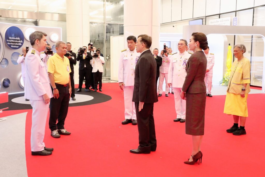 ทรงเปิดอาคาร “จักรีทศมรามาธิบดินทร์” ณ โรงพยาบาลจุฬาลงกรณ์ สภากาชาดไทย