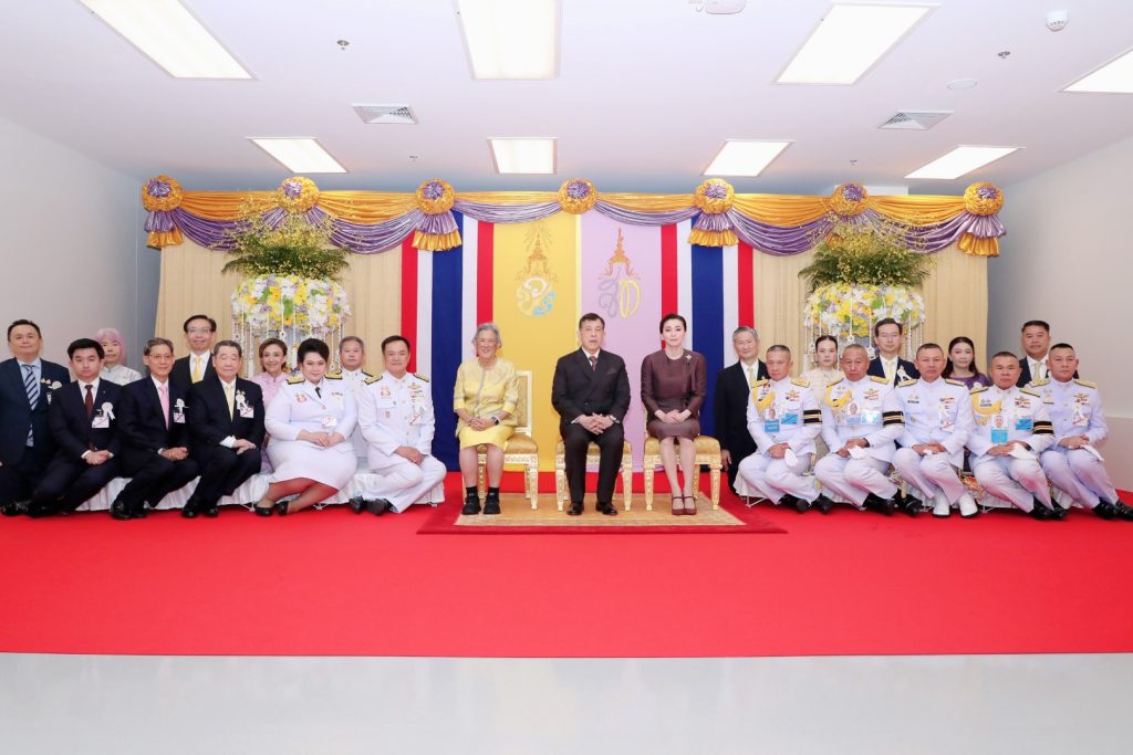 ทรงเปิดอาคาร “จักรีทศมรามาธิบดินทร์” ณ โรงพยาบาลจุฬาลงกรณ์ สภากาชาดไทย