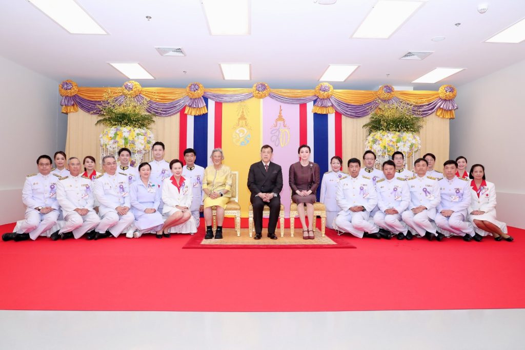 ทรงเปิดอาคาร “จักรีทศมรามาธิบดินทร์” ณ โรงพยาบาลจุฬาลงกรณ์ สภากาชาดไทย