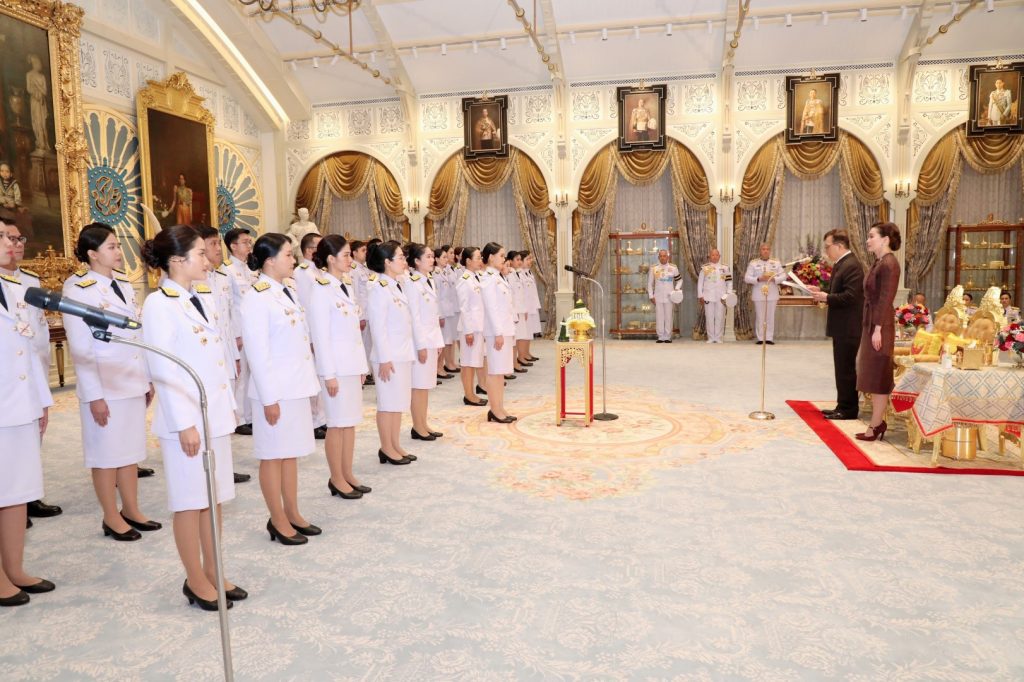 คณะบุคคลต่าง ๆ เฝ้าทูลละอองธุลีพระบาท
