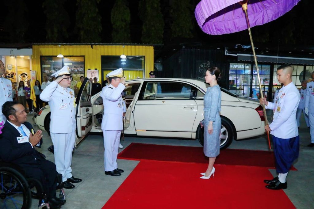 สมเด็จพระนางเจ้า ฯ พระบรมราชินี เสด็จ ฯ ไปทอดพระเนตรการแข่งขันกีฬาฮอกกี้น้ำแข็งคนพิการชิงแชมป์โลก รายการ “2024 แบงค็อก เวิลด์ พารา ไอซ์ ฮอกกี้ แชมเปียนชิพส์ ซี-พูล” (2024 Bangkok World Para Ice Hockey Championships C- Pool) และพระราชทานถ้วยรางวัลการแข่งขัน ฯ แก่ทีมที่ชนะเลิศ ณ สนามฮอกกี้น้ำแข็ง “ไทยแลนด์ อินเตอร์เนชันแนล ไอซ์ ฮอกกี้ อารีนา” (Thailand International Ice Hockey Arena) เขตห้วยขวาง กรุงเทพมหานคร