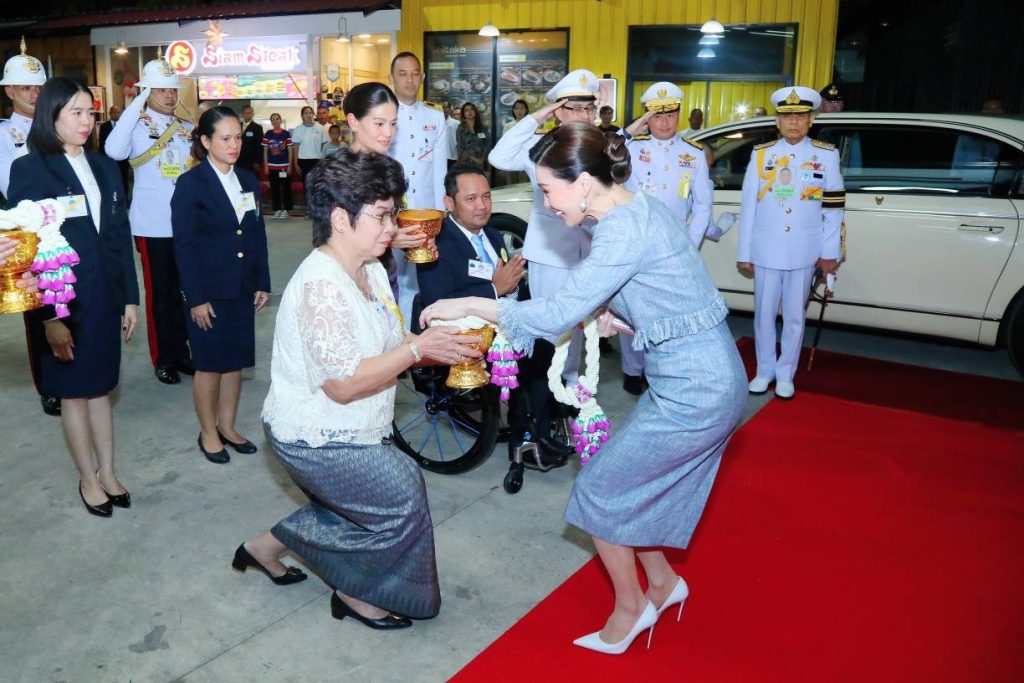 สมเด็จพระนางเจ้า ฯ พระบรมราชินี เสด็จ ฯ ไปทอดพระเนตรการแข่งขันกีฬาฮอกกี้น้ำแข็งคนพิการชิงแชมป์โลก รายการ “2024 แบงค็อก เวิลด์ พารา ไอซ์ ฮอกกี้ แชมเปียนชิพส์ ซี-พูล” (2024 Bangkok World Para Ice Hockey Championships C- Pool) และพระราชทานถ้วยรางวัลการแข่งขัน ฯ แก่ทีมที่ชนะเลิศ ณ สนามฮอกกี้น้ำแข็ง “ไทยแลนด์ อินเตอร์เนชันแนล ไอซ์ ฮอกกี้ อารีนา” (Thailand International Ice Hockey Arena) เขตห้วยขวาง กรุงเทพมหานคร
