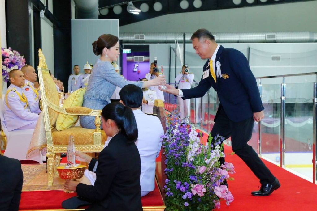 สมเด็จพระนางเจ้า ฯ พระบรมราชินี เสด็จ ฯ ไปทอดพระเนตรการแข่งขันกีฬาฮอกกี้น้ำแข็งคนพิการชิงแชมป์โลก รายการ “2024 แบงค็อก เวิลด์ พารา ไอซ์ ฮอกกี้ แชมเปียนชิพส์ ซี-พูล” (2024 Bangkok World Para Ice Hockey Championships C- Pool) และพระราชทานถ้วยรางวัลการแข่งขัน ฯ แก่ทีมที่ชนะเลิศ ณ สนามฮอกกี้น้ำแข็ง “ไทยแลนด์ อินเตอร์เนชันแนล ไอซ์ ฮอกกี้ อารีนา” (Thailand International Ice Hockey Arena) เขตห้วยขวาง กรุงเทพมหานคร