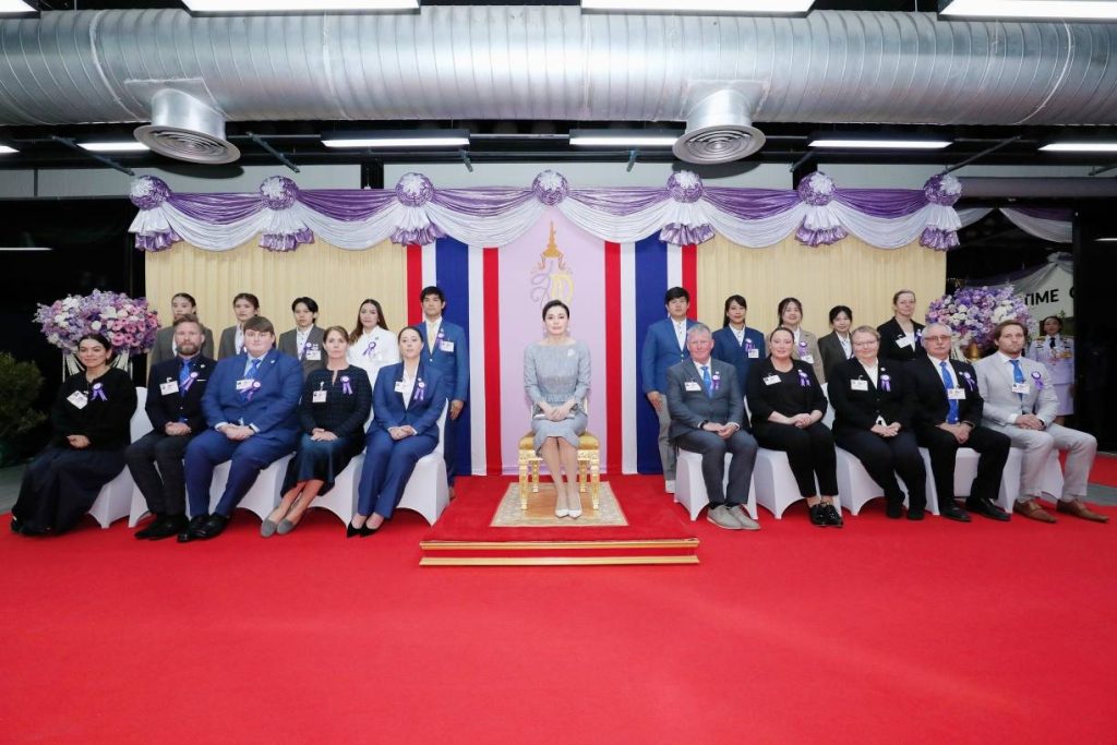 สมเด็จพระนางเจ้า ฯ พระบรมราชินี เสด็จ ฯ ไปทอดพระเนตรการแข่งขันกีฬาฮอกกี้น้ำแข็งคนพิการชิงแชมป์โลก รายการ “2024 แบงค็อก เวิลด์ พารา ไอซ์ ฮอกกี้ แชมเปียนชิพส์ ซี-พูล” (2024 Bangkok World Para Ice Hockey Championships C- Pool) และพระราชทานถ้วยรางวัลการแข่งขัน ฯ แก่ทีมที่ชนะเลิศ ณ สนามฮอกกี้น้ำแข็ง “ไทยแลนด์ อินเตอร์เนชันแนล ไอซ์ ฮอกกี้ อารีนา” (Thailand International Ice Hockey Arena) เขตห้วยขวาง กรุงเทพมหานคร