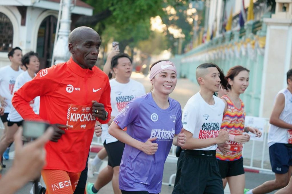 สมเด็จพรนางเจ้า ฯ พระบรมราชินี เสด็จพระราชดำเนินไปทรงร่วมกิจกรรมวิ่ง “อะเมซิ่ง ไทยแลนด์ มาราธอน แบงค็อก 2024” (AMAZING THAILAND MARATHON BANGKOK 2024 : ATMBKK 2024) ณ ท้องสนามหลวง เขตพระนคร กรุงเทพมหานคร (เป็นการส่วนพระองค์)
