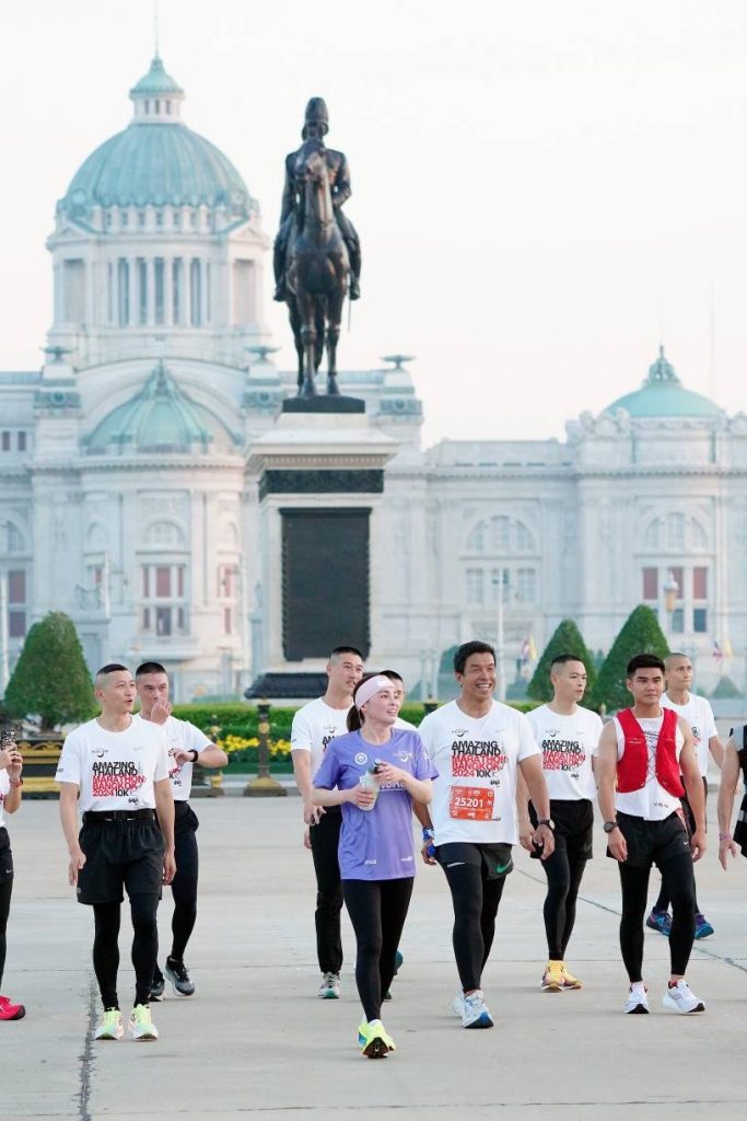 สมเด็จพรนางเจ้า ฯ พระบรมราชินี เสด็จพระราชดำเนินไปทรงร่วมกิจกรรมวิ่ง “อะเมซิ่ง ไทยแลนด์ มาราธอน แบงค็อก 2024” (AMAZING THAILAND MARATHON BANGKOK 2024 : ATMBKK 2024) ณ ท้องสนามหลวง เขตพระนคร กรุงเทพมหานคร (เป็นการส่วนพระองค์)