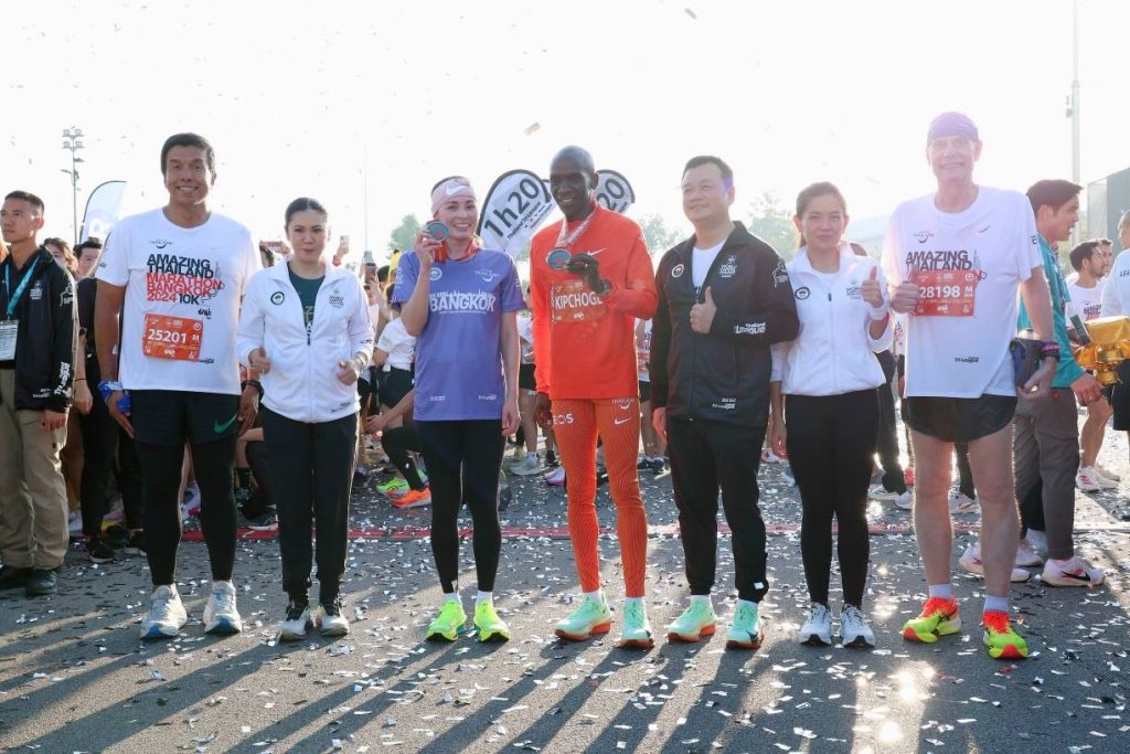 สมเด็จพรนางเจ้า ฯ พระบรมราชินี เสด็จพระราชดำเนินไปทรงร่วมกิจกรรมวิ่ง “อะเมซิ่ง ไทยแลนด์ มาราธอน แบงค็อก 2024” (AMAZING THAILAND MARATHON BANGKOK 2024 : ATMBKK 2024) ณ ท้องสนามหลวง เขตพระนคร กรุงเทพมหานคร (เป็นการส่วนพระองค์)