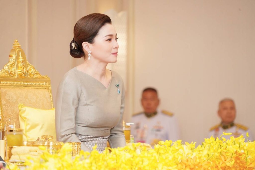 พระบาทสมเด็จพระเจ้าอยู่หัว และสมเด็จพระนางเจ้า ฯ พระบรมราชินี เสด็จพระราชดำเนินไปพระราชทานรางวัลแก่ผู้ชนะการแข่งขันเรือใบนานาชาติชิงถ้วยพระราชทาน “ภูเก็ตคิงส์คัพรีกัตต้า” ครั้งที่ 36 ประจำปี 2567 ณ โรงแรมบียอนด์ กะตะ อำเภอเมืองภูเก็ต จังหวัดภูเก็ต