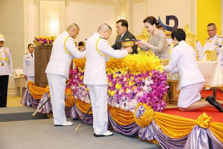 พระบาทสมเด็จพระเจ้าอยู่หัว และสมเด็จพระนางเจ้า ฯ พระบรมราชินี เสด็จพระราชดำเนินไปพระราชทานรางวัลแก่ผู้ชนะการแข่งขันเรือใบนานาชาติชิงถ้วยพระราชทาน “ภูเก็ตคิงส์คัพรีกัตต้า” ครั้งที่ 36 ประจำปี 2567 ณ โรงแรมบียอนด์ กะตะ อำเภอเมืองภูเก็ต จังหวัดภูเก็ต