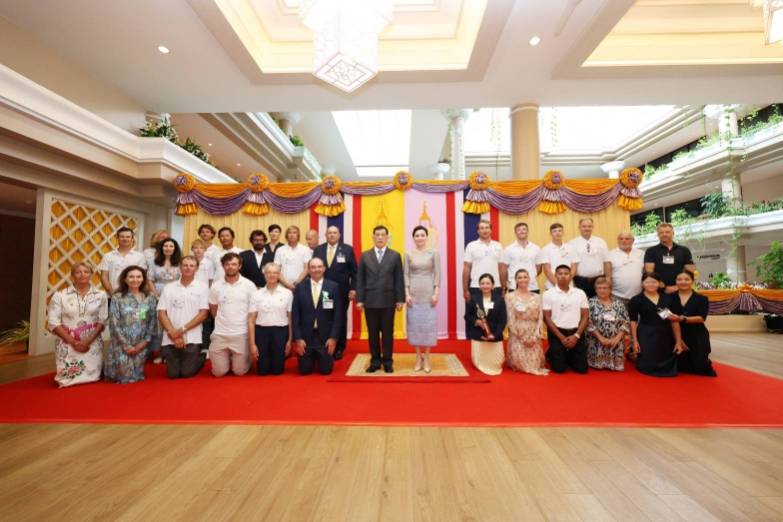 พระบาทสมเด็จพระเจ้าอยู่หัว และสมเด็จพระนางเจ้า ฯ พระบรมราชินี เสด็จพระราชดำเนินไปพระราชทานรางวัลแก่ผู้ชนะการแข่งขันเรือใบนานาชาติชิงถ้วยพระราชทาน “ภูเก็ตคิงส์คัพรีกัตต้า” ครั้งที่ 36 ประจำปี 2567 ณ โรงแรมบียอนด์ กะตะ อำเภอเมืองภูเก็ต จังหวัดภูเก็ต