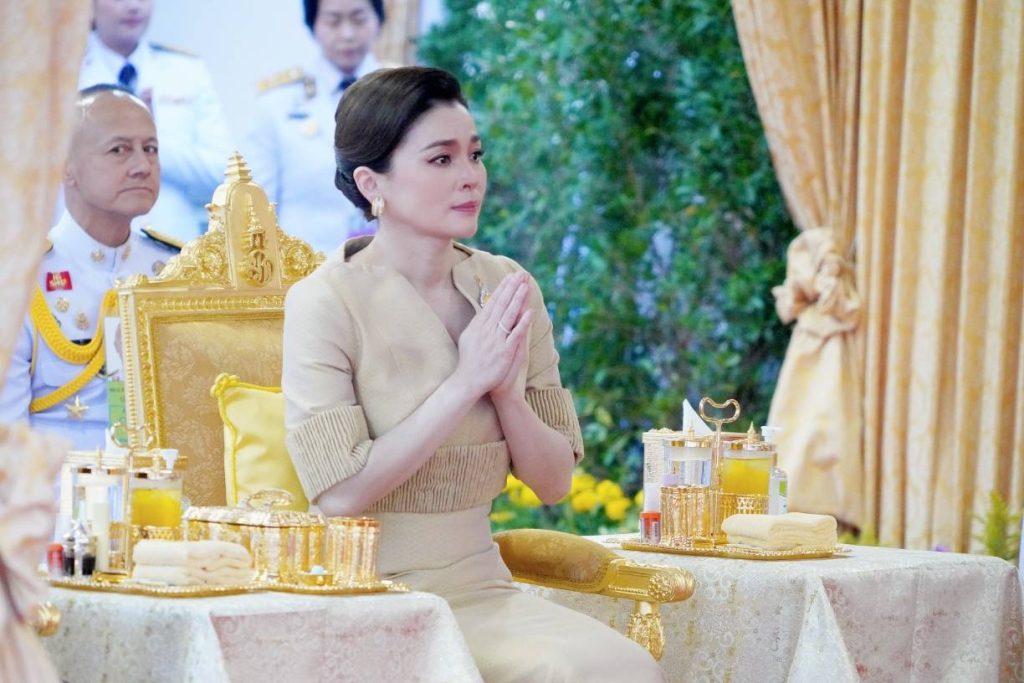 พระบาทสมเด็จพระเจ้าอยู่หัว และสมเด็จพระนางเจ้า ฯ พระบรมราชินี เสด็จพระราชดำเนินไปทรงเปิด “สะพานทศมราชัน” ณ สะพานทศมราชัน ทางพิเศษสายพระราม 3 – ดาวคะนอง – วงแหวนรอบนอกกรุงเทพมหานครด้านตะวันตก เขตยานนาวา กรุงเทพมหานคร