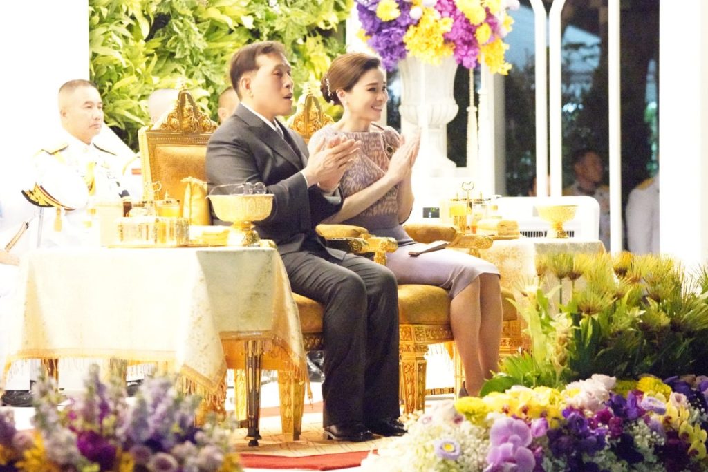 พระบาทสมเด็จพระเจ้าอยู่หัว และสมเด็จพระนางเจ้า ฯ พระบรมราชินี เสด็จพระราชดำเนินโดยรถยนต์พระที่นั่ง จากพระที่นั่งอัมพรสถาน พระราชวังดุสิต ไปทรงเปิดสวนสาธารณะ เฉลิมพระเกียรติ“เปรมประชาวนารักษ์” เนื่องในโอกาสพระราชพิธีมหามงคลเฉลิมพระชนมพรรษา ๖ รอบ ๒๘ กรกฎาคม ๒๕๖๗ ณ พื้นที่ถนนกำแพงเพชร ๖ แนวขนานคลองเปรมประชากร เขตหลักสี่ กรุงเทพมหานคร