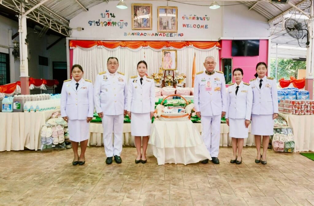 พระบาทสมเด็จพระเจ้าอยู่หัว ทรงพระกรุณาโปรดเกล้าโปรดกระหม่อมพระราชทาน สิ่งของเครื่องอุปโภคบริโภค และเวชภัณฑ์ทางการแพทย์ แก่สถานสงเคราะห์ต่าง ๆ เนื่องในโอกาสวันคล้ายวันประสูติ สมเด็จพระเจ้าลูกเธอ เจ้าฟ้าพัชรกิติยาภา นเรนทิราเทพยวดี กรมหลวงราชสาริณีสิริพัชร มหาวัชรราชธิดา