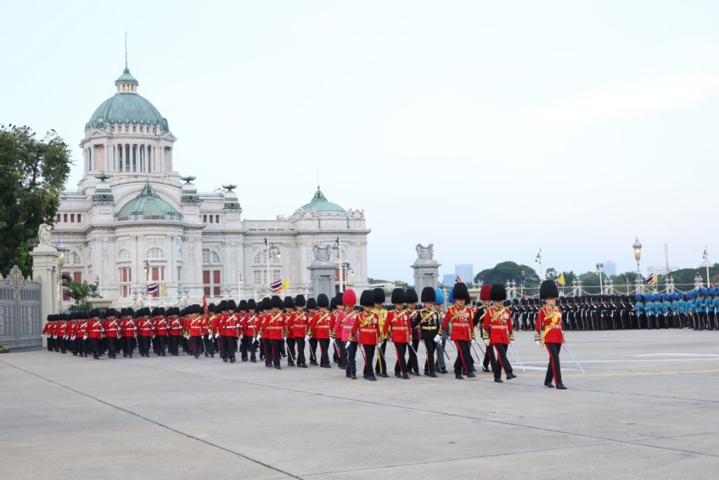 พระบาทสมเด็จพระเจ้าอยู่หัว เสด็จพระราชดำเนินไปในพิธีสวนสนามและถวายสัตย์ปฏิญาณตนของทหารรักษาพระองค์ เนื่องในโอกาสพระราชพิธีมหามงคลเฉลิมพระชนมพรรษา 6 รอบ 28 กรกฎาคม 2567 ณ พระลานพระราชวังดุสิต
