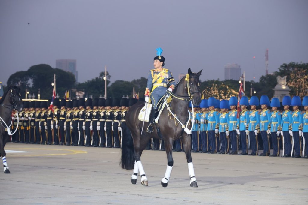 พระบาทสมเด็จพระเจ้าอยู่หัว เสด็จพระราชดำเนินไปในพิธีสวนสนามและถวายสัตย์ปฏิญาณตนของทหารรักษาพระองค์ เนื่องในโอกาสพระราชพิธีมหามงคลเฉลิมพระชนมพรรษา 6 รอบ 28 กรกฎาคม 2567 ณ พระลานพระราชวังดุสิต