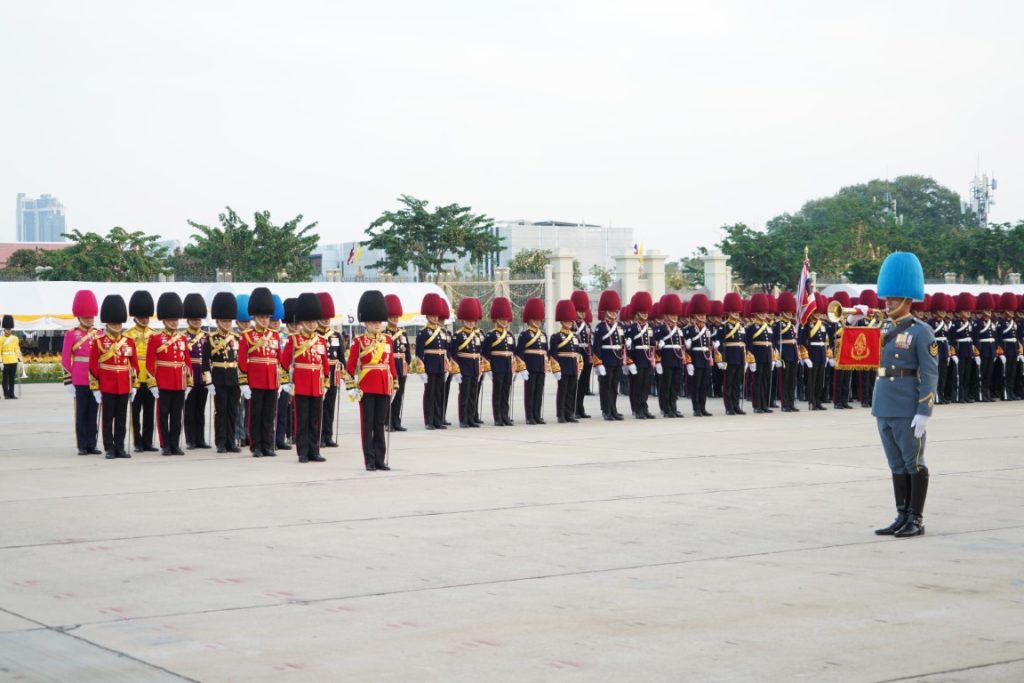 พระบาทสมเด็จพระเจ้าอยู่หัว เสด็จพระราชดำเนินไปในพิธีสวนสนามและถวายสัตย์ปฏิญาณตนของทหารรักษาพระองค์ เนื่องในโอกาสพระราชพิธีมหามงคลเฉลิมพระชนมพรรษา 6 รอบ 28 กรกฎาคม 2567 ณ พระลานพระราชวังดุสิต