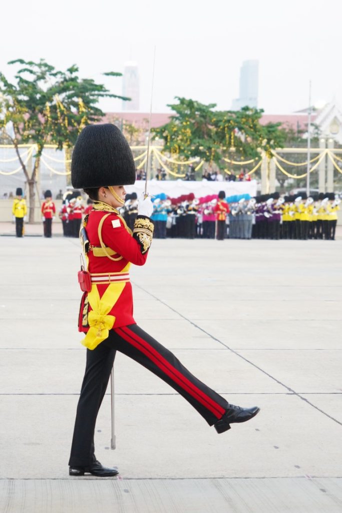 พระบาทสมเด็จพระเจ้าอยู่หัว เสด็จพระราชดำเนินไปในพิธีสวนสนามและถวายสัตย์ปฏิญาณตนของทหารรักษาพระองค์ เนื่องในโอกาสพระราชพิธีมหามงคลเฉลิมพระชนมพรรษา 6 รอบ 28 กรกฎาคม 2567 ณ พระลานพระราชวังดุสิต