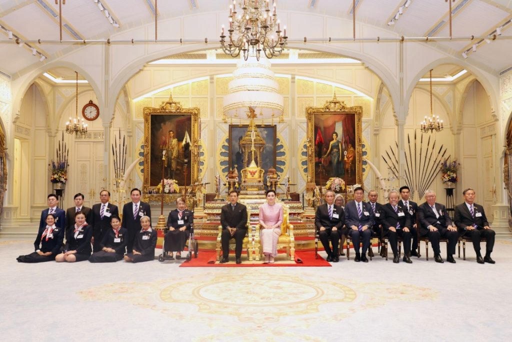 - คุณหญิงทรงสุดา ยอดมณี นายกสมาคมนักเรียนเก่าสหรัฐอเมริกา ในพระบรมราชูปถัมภ์ และคณะกรรมการจัดงาน “เทิดไท้องค์ราชัน พระมิ่งขวัญ หนึ่งศตวรรษ เอ ยู เอ เอ” (In Honoring of His Majesty the King and Celebrating AUAA First Century) เพื่อเฉลิมพระเกียรติพระบาทสมเด็จพระเจ้าอยู่หัว เนื่องในโอกาสพระราชพิธีมหามงคลเฉลิมพระชนมพรรษา ๖ รอบ ๒๘ กรกฎาคม ๒๕๖๗ เฝ้าทูลละอองธุลีพระบาท ทูลเกล้าทูลกระหม่อมถวายเงิน โดยเสด็จพระราชกุศลตามพระราชอัธยาศัย