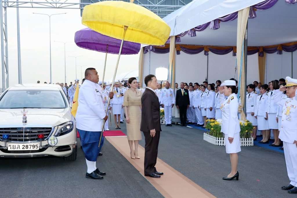 ทรงเปิด “สะพานทศมราชัน” ณ สะพานทศมราชัน ทางพิเศษสายพระราม 3 – ดาวคะนอง – วงแหวนรอบนอกกรุงเทพมหานครด้านตะวันตก