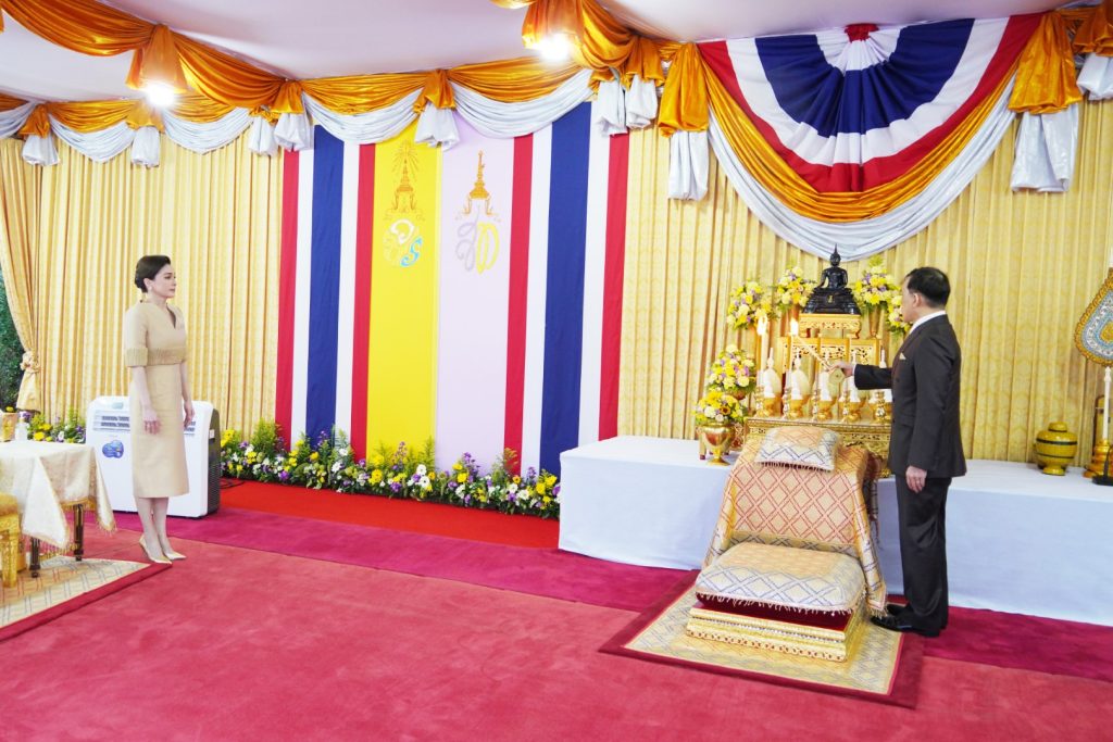 ทรงเปิด “สะพานทศมราชัน” ณ สะพานทศมราชัน ทางพิเศษสายพระราม 3 – ดาวคะนอง – วงแหวนรอบนอกกรุงเทพมหานครด้านตะวันตก