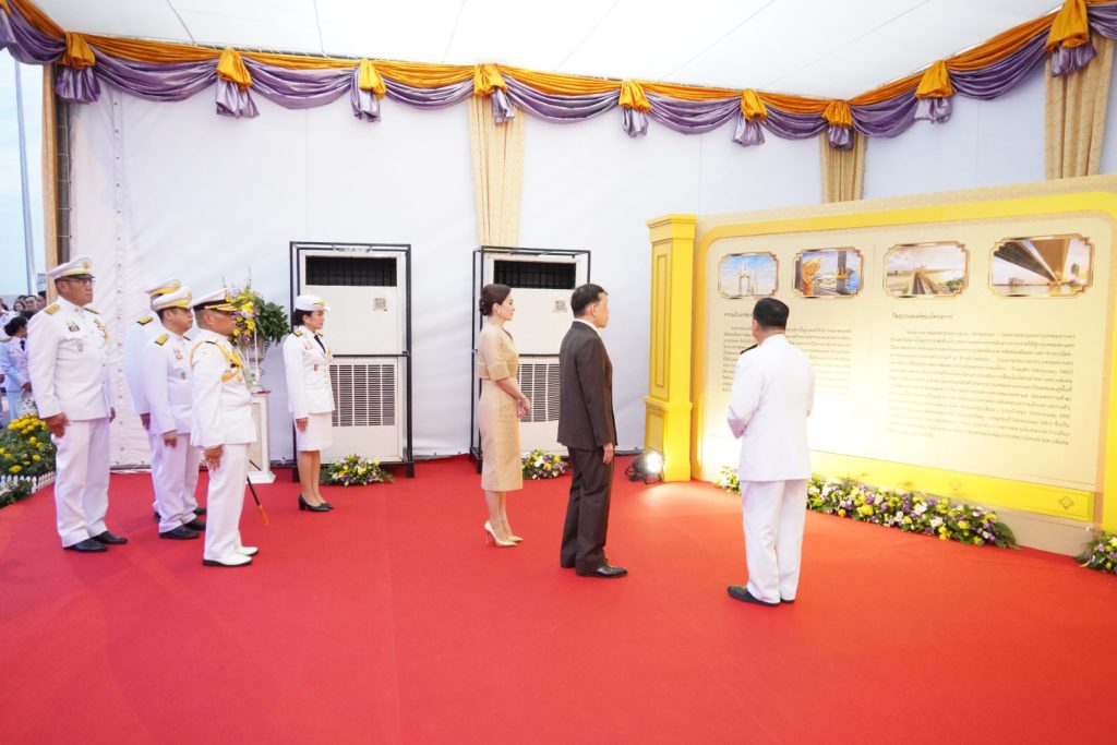 ทรงเปิด “สะพานทศมราชัน” ณ สะพานทศมราชัน ทางพิเศษสายพระราม 3 – ดาวคะนอง – วงแหวนรอบนอกกรุงเทพมหานครด้านตะวันตก