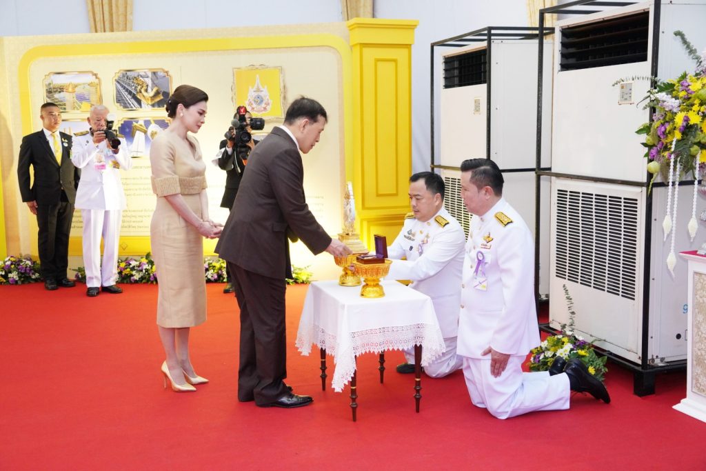 ทรงเปิด “สะพานทศมราชัน” ณ สะพานทศมราชัน ทางพิเศษสายพระราม 3 – ดาวคะนอง – วงแหวนรอบนอกกรุงเทพมหานครด้านตะวันตก