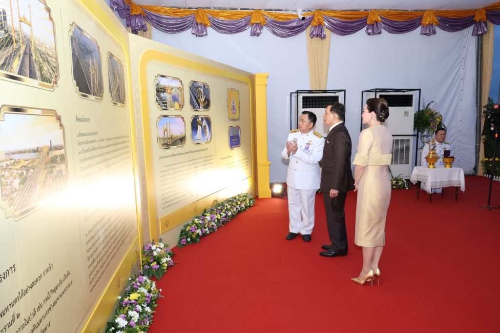 ทรงเปิด “สะพานทศมราชัน” ณ สะพานทศมราชัน ทางพิเศษสายพระราม 3 – ดาวคะนอง – วงแหวนรอบนอกกรุงเทพมหานครด้านตะวันตก