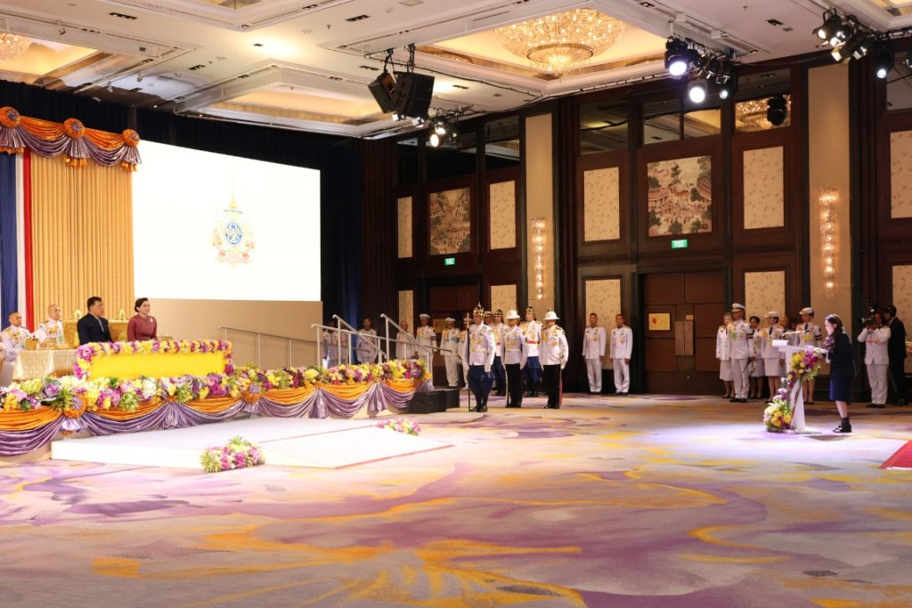 พระบาทสมเด็จพระเจ้าอยู่หัว และสมเด็จพระนางเจ้า ฯ พระบรมราชินี เสด็จพระราชดำเนินไปทรงเปิดการประชุมวิทยาศาสตร์นานาชาติ เจ้าฟ้าจุฬาภรณ์ ครั้งที่ 9 (The Ninth Princess Chulabhorn International Science Congress) ณ ห้องแกรนด์บอลรูม โรงแรมแชงกรี-ลา กรุงเทพ เขตบางรัก กรุงเทพมหานคร