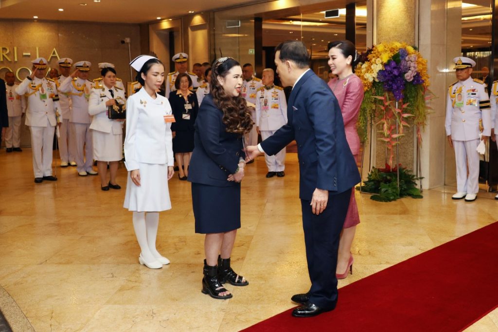 พระบาทสมเด็จพระเจ้าอยู่หัว และสมเด็จพระนางเจ้า ฯ พระบรมราชินี เสด็จพระราชดำเนินไปทรงเปิดการประชุมวิทยาศาสตร์นานาชาติ เจ้าฟ้าจุฬาภรณ์ ครั้งที่ 9 (The Ninth Princess Chulabhorn International Science Congress) ณ ห้องแกรนด์บอลรูม โรงแรมแชงกรี-ลา กรุงเทพ เขตบางรัก กรุงเทพมหานคร
