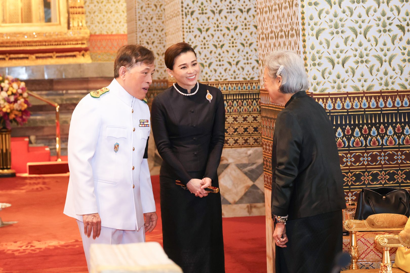 พระบาทสมเด็จพระเจ้าอยู่หัว และสมเด็จพระนางเจ้า ฯ พระบรมราชินี เสด็จพระราชดำเนินไปทรงบำเพ็ญพระราชกุศลในการพระราชพิธีสงกรานต์ พุทธศักราช 2569 ณ หอพระสุราลัยพิมาน พระที่นั่งไพศาลทักษิณ หอพระธาตุมณเฑียร และพระที่นั่งอมรินทรวินิจฉัย พระบรมมหาราชวัง