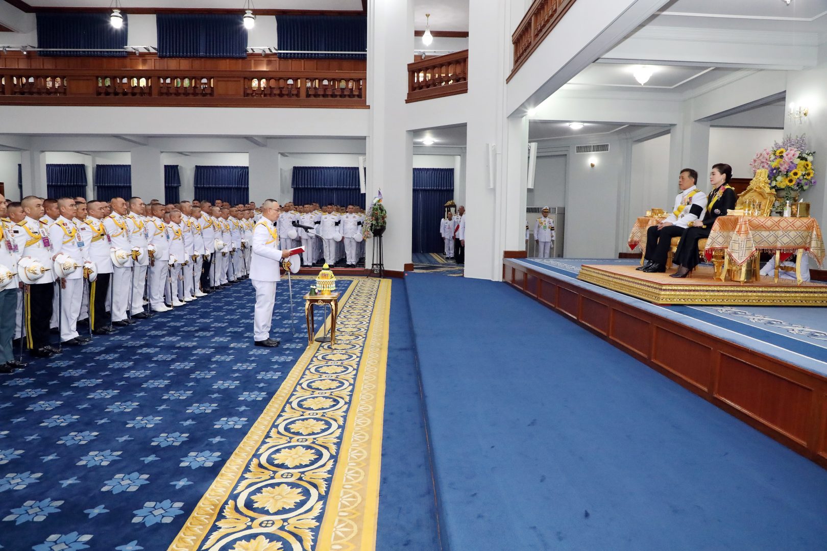 พระบาทสมเด็จพระเจ้าอยู่หัว และสมเด็จพระนางเจ้า ฯ พระบรมราชินี เสด็จลง ณ ศาลาดุสิดาลัย สวนจิตรลดา พระราชวังดุสิต พระราชทานพระบรมราชวโรกาสให้ พลเอก ณัฐพล   นาคพานิชย์ รัฐมนตรีว่าการกระทรวงกลาโหม นำ ข้าราชการทหารชั้นนายพล และข้าราชการนายตำรวจชั้นนายพล ที่ได้รับพระราชทานยศ ประจำปี 2568 เฝ้าทูลละอองธุลีพระบาท ถวายสัตย์ปฏิญาณ