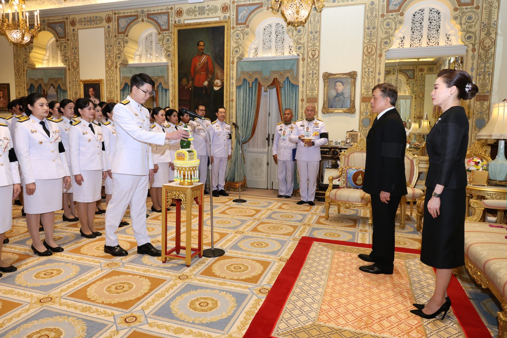 พระบาทสมเด็จพระเจ้าอยู่หัว และสมเด็จพระนางเจ้า ฯ พระบรมราชินี เสด็จออก ณ พระที่นั่งอัมพรสถาน พระราชวังดุสิต พระราชทานพระบรมราชวโรกาสให้ นายอดิศักดิ์  ตันติวงศ์ ประธานศาลฎีกา นำ ผู้พิพากษาประจำศาล รุ่นที่ 82 เฝ้าทูลละอองธุลีพระบาท ถวายสัตย์ปฏิญาณก่อนเข้ารับหน้าที่